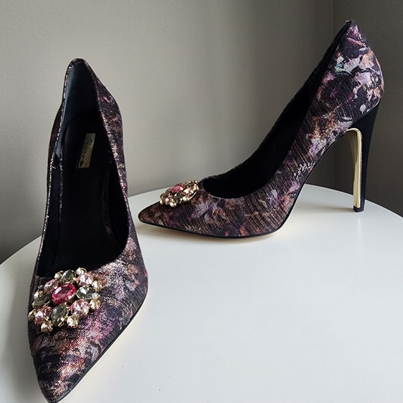 Guess size 10 jeweled stiletto heels - Picture 2 of 4